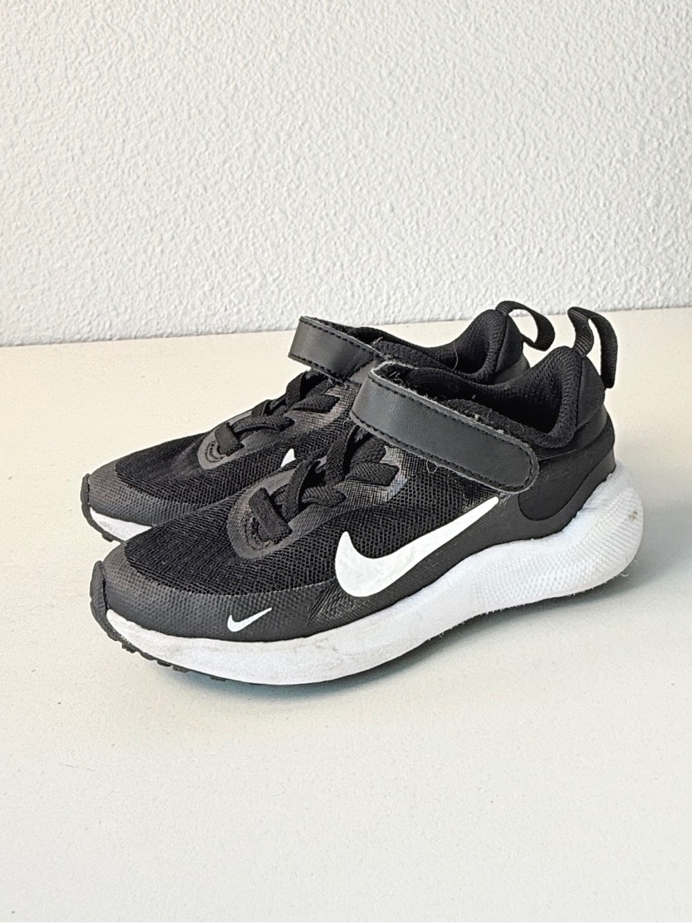 Nike Toddler Running Sneakers Black White Velcro Shoes Size 8C
